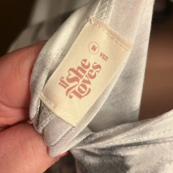 If She Loves Tye Dye T-Shirt Y2K Multiple Sizes - Picture 5 of 8